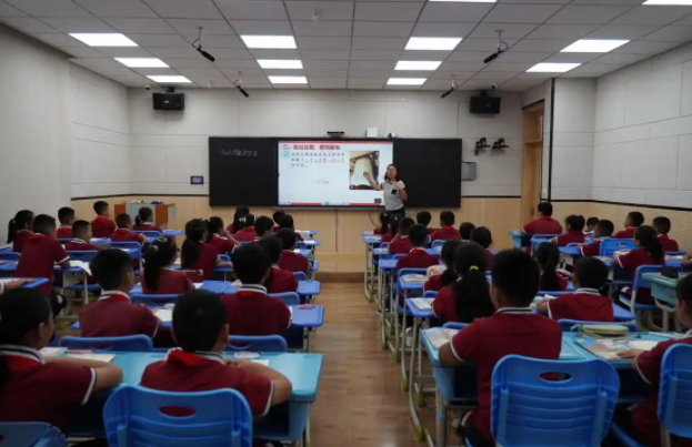 区域统筹校园主体技术支撑专家引领的教育数字化推动系统 区域统筹校园主体技术支撑专家引领的教育数字化推动系统