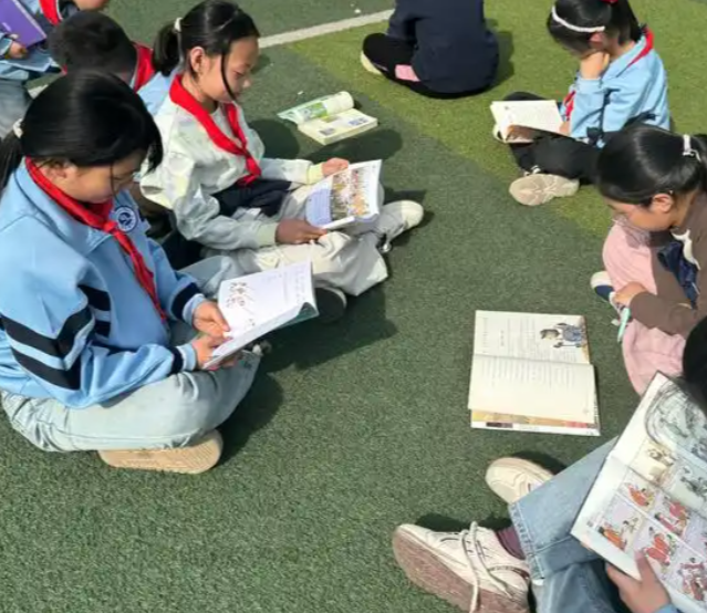 让书香触手可及让习气自然生长采取软硬并重的推进战略 让书香触手可及让习气自然生长采取软硬并重的推进战略