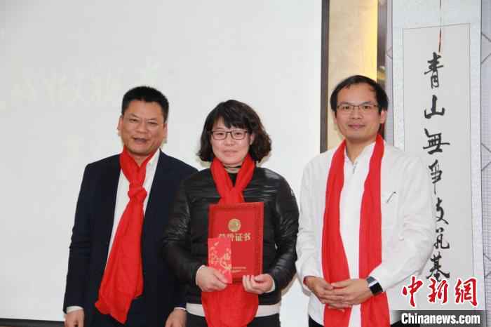 陈氏兄弟获奖。瑞安宣传部供图 温州陈氏兄弟:独往武汉只为护目镜下眼睛更明亮